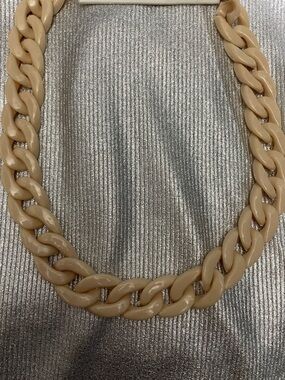 Chunky Beige Resin Chain LINK Necklace jewelry. NWT